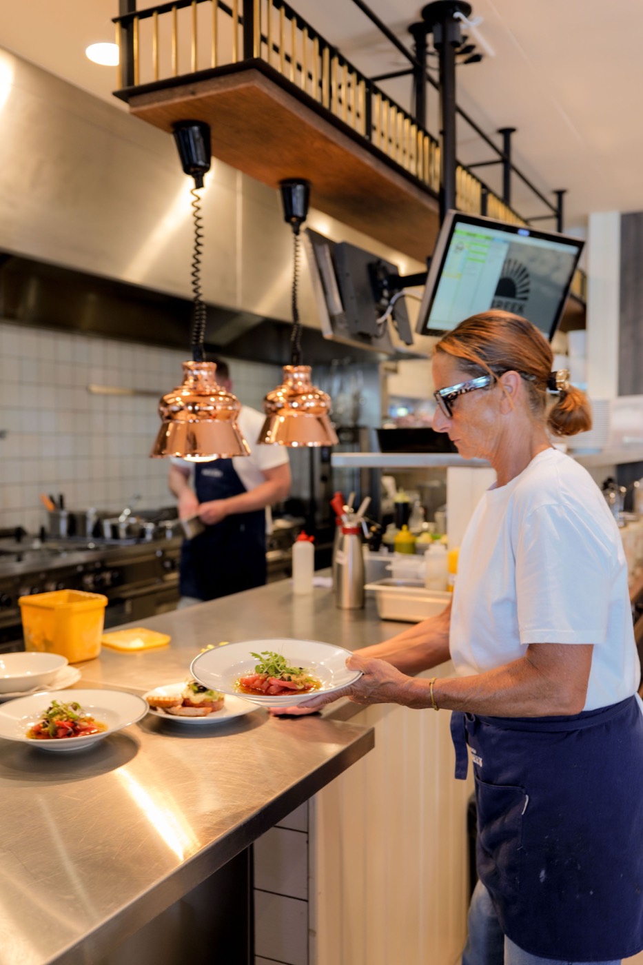 Bediening aan de pass bij Paviljoen De Breek